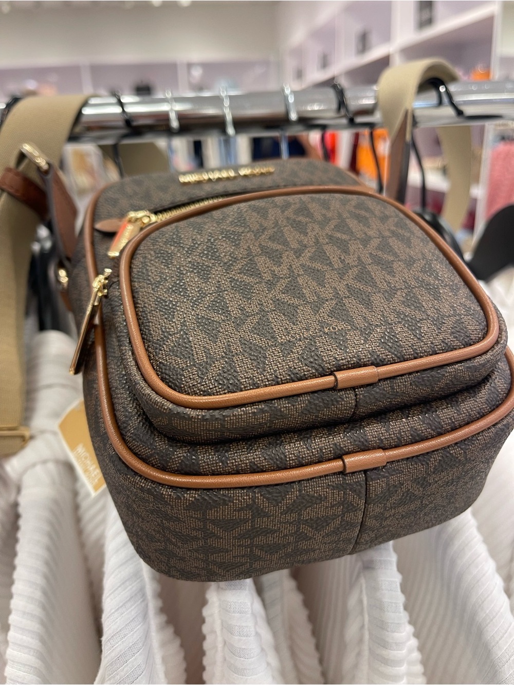 MICHAEL KORS Jet Set Medium Flight NS Pocket Signature Logo Crossbody
Brown
NWT - Picture 9 of 16
